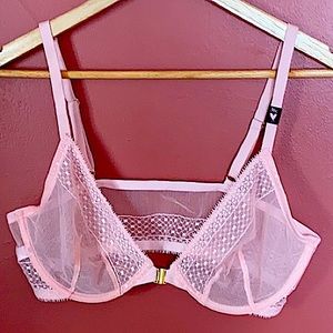 NWT Victoria’s Secret soft cup bra